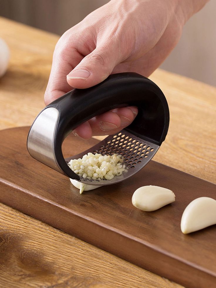 Stainless Steel Garlic Press & Mincer – Ergonomic Manual Garlic Crusher Tool